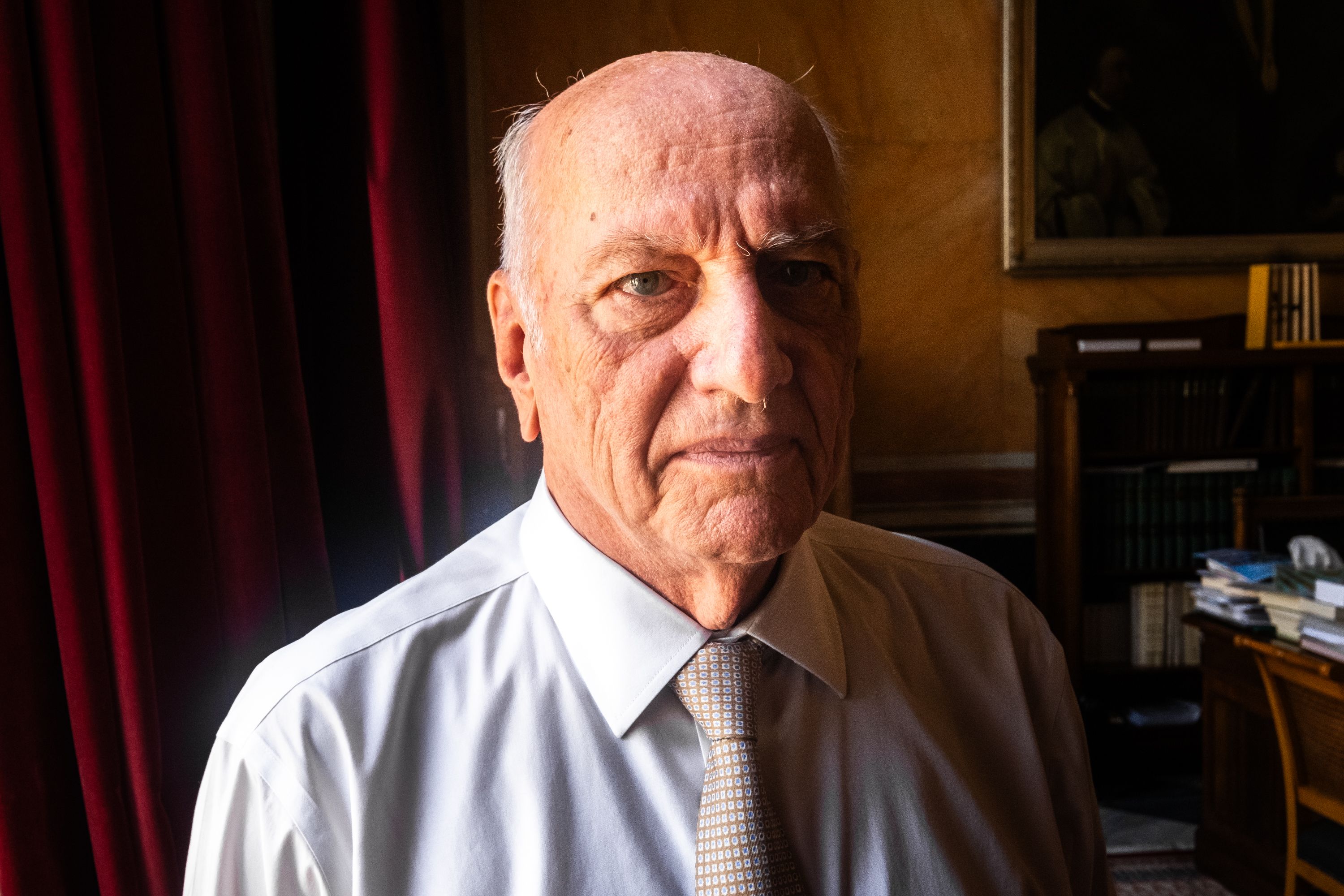 Christos Zerefos est secrétaire général de l'Académie d'Athènes. Malgré un emploi du temps surchargé, il ne perd pas une occasion d'alarmer sur l'urgence climatique, et sur le risque d'encourent l'héritage de l'Humanité.