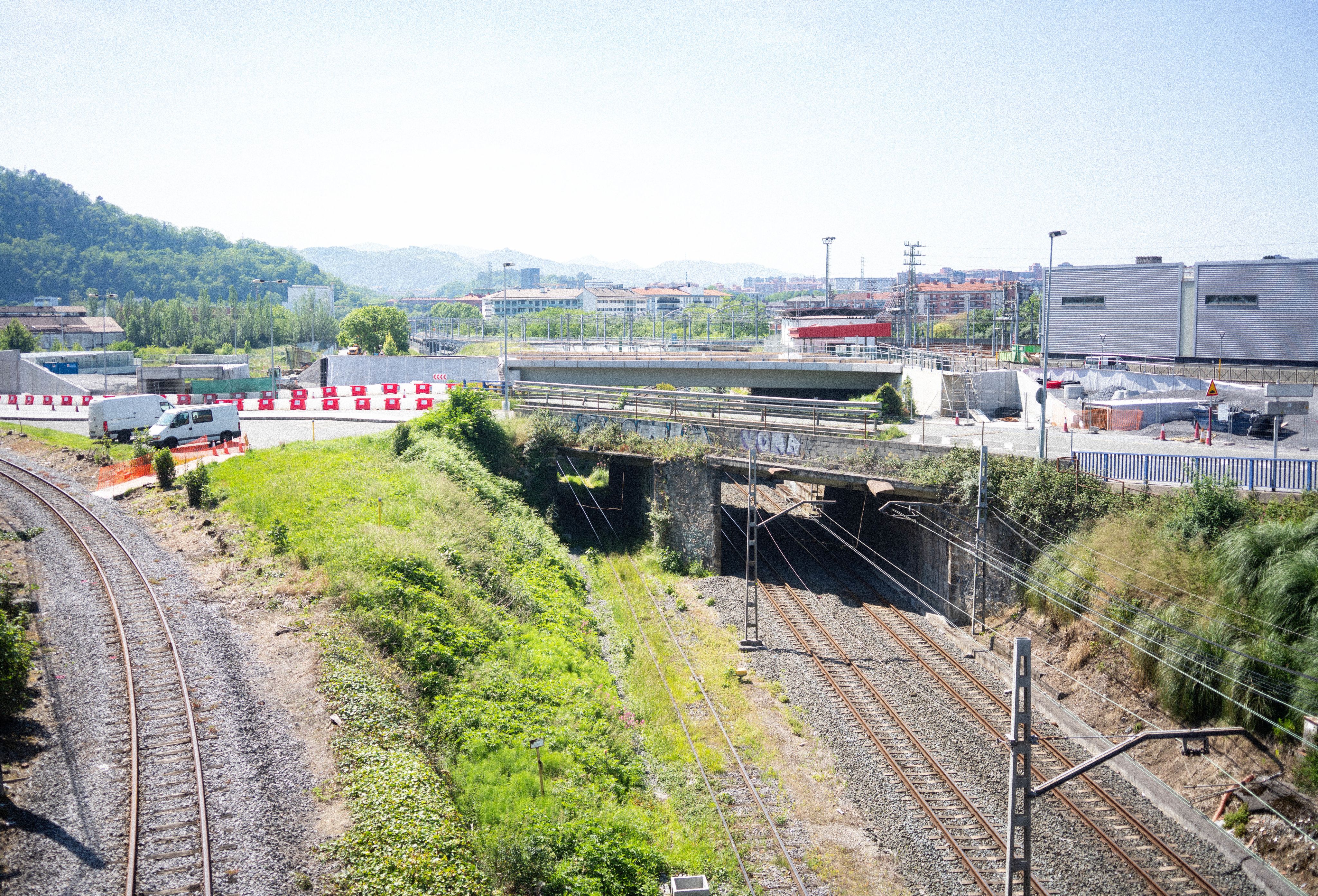Dans la commune de Basauri, le Txarraska Gaztetxea est situé dans dans une zone industrielle. Photo : Jean Rémond