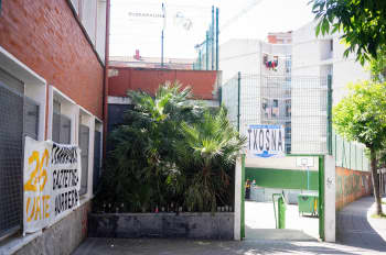 Le collège San José Ikastetxea acceuillait, samedi 17 mai, la fête d'anniversaire du Txarraska Gaztetxea. Photo : Jean Rémond.